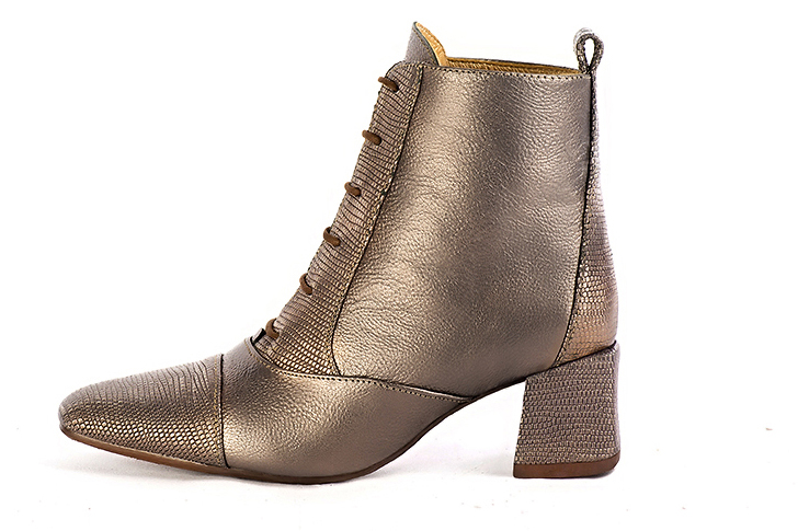 Bronze beige women's ankle boots with laces at the front. Square toe. Medium block heels. Profile view - Florence KOOIJMAN